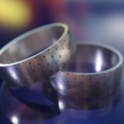 Кольцо из титана с треугольным орнаментом "Гирдап"