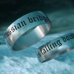 Кільце з титану з написом «Russian Bridge is Falling Down»