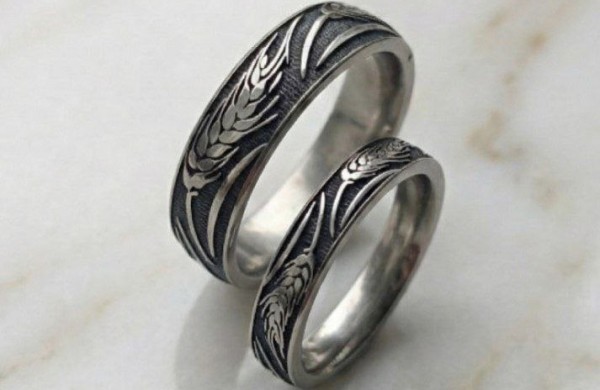 Пара титанових обручок із зображенням колосків пшениці